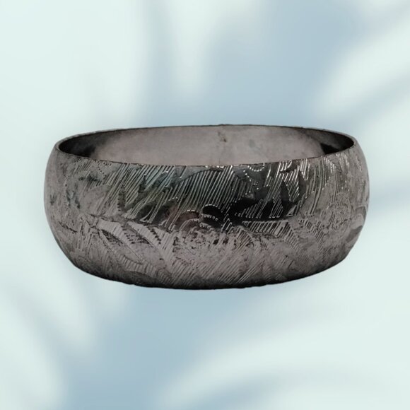 Etched Floral Bangle Bracelets - Mismatched Set of 2 - Picture 4 of 6